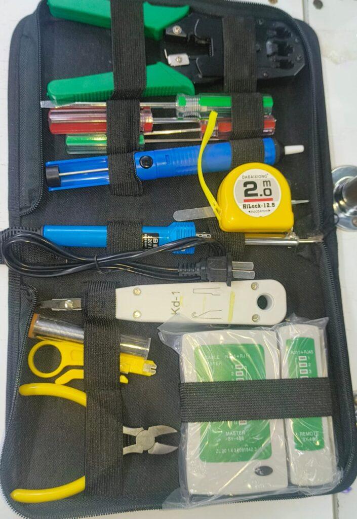 NETWORKING TOOL KIT (14 PIECES)